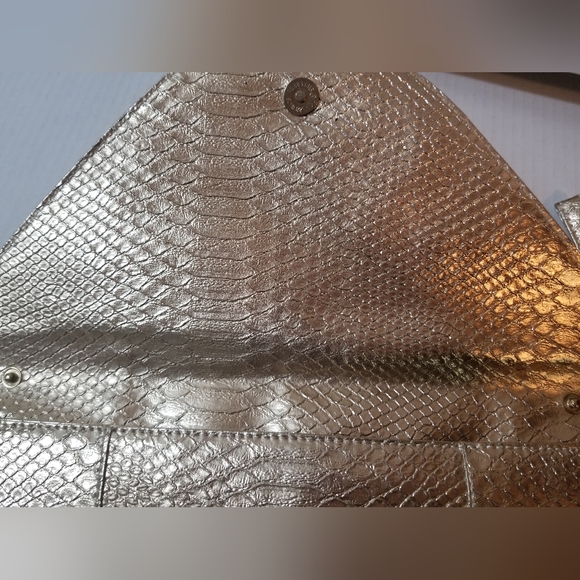 Large Gold clutch - Picture 4 of 7